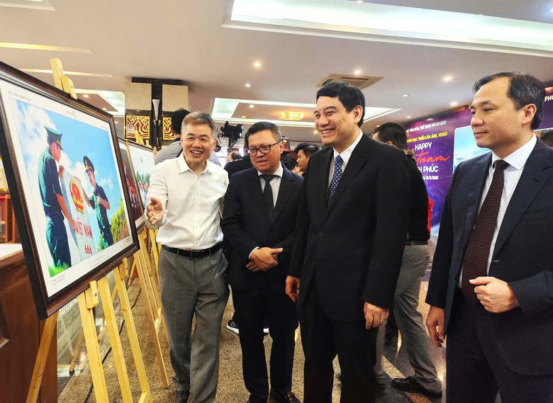 Văn hóa là nền tảng - Báo chí dẫn dắt tri thức, tạo niềm tin cho xã hội- Ảnh 5. Văn hóa là nền tảng - Báo chí dẫn dắt tri thức, tạo niềm tin cho xã hội- Ảnh 5.