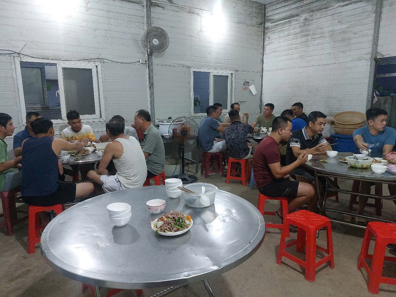 "Ăn núi, ngủ rừng" mở đường nơi đại ngàn Tây Bắc- Ảnh 1. "Ăn núi, ngủ rừng" mở đường nơi đại ngàn Tây Bắc- Ảnh 1.