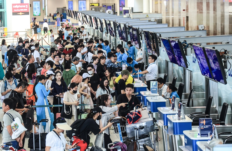 Hãng hàng không Việt vận chuyển gần một triệu khách dịp lễ 30/4- Ảnh 1. Hãng hàng không Việt vận chuyển gần một triệu khách dịp lễ 30/4- Ảnh 1.