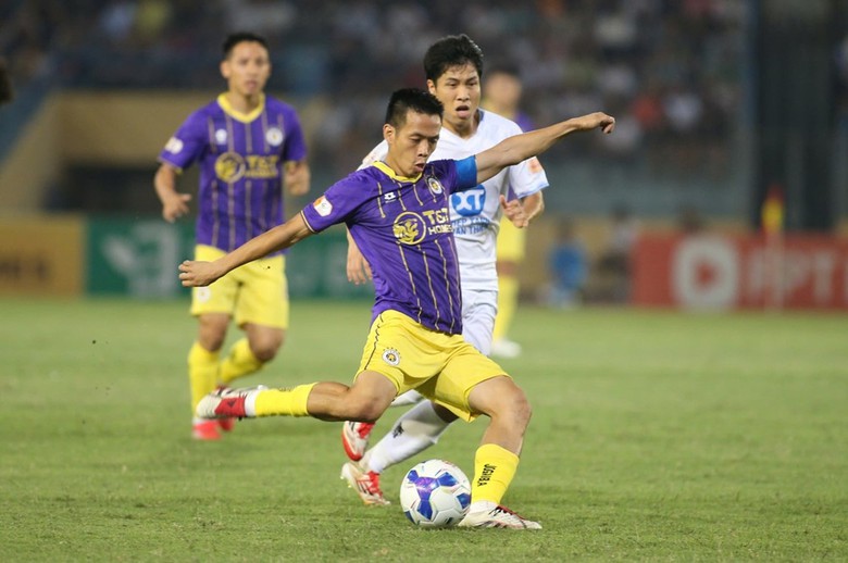 Thua muối mặt ở &ldquo;chung kết sớm&rdquo;, H&agrave; Nội FC nguy cơ vỡ mộng v&ocirc; địch V-League- Ảnh 1.