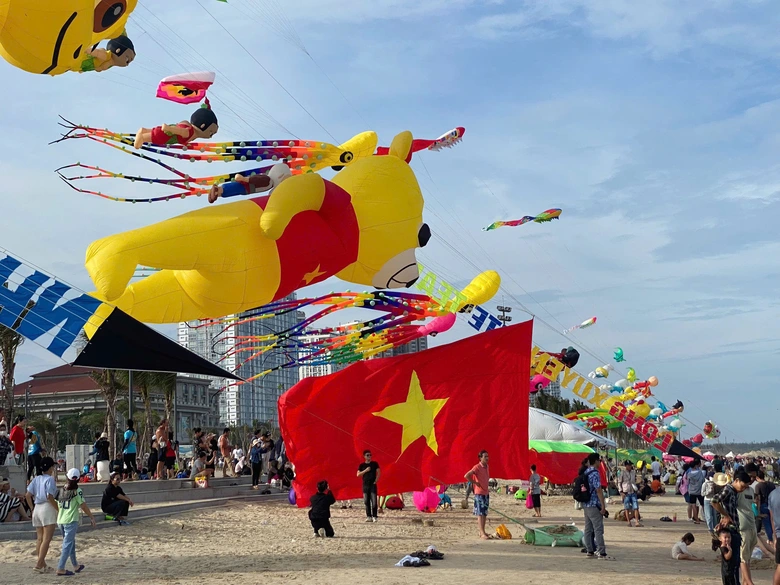 Du lịch B&agrave; Rịa - Vũng T&agrave;u b&ugrave;ng nổ dịp lễ, hơn 850.000 lượt kh&aacute;ch, doanh thu vượt 661 tỷ- Ảnh 1.