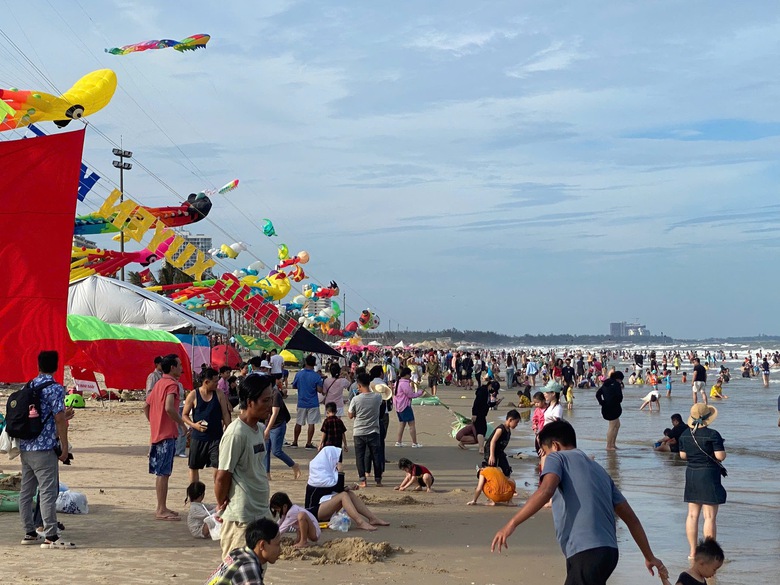 Du lịch B&agrave; Rịa - Vũng T&agrave;u b&ugrave;ng nổ dịp lễ, hơn 850.000 lượt kh&aacute;ch, doanh thu vượt 661 tỷ- Ảnh 3.