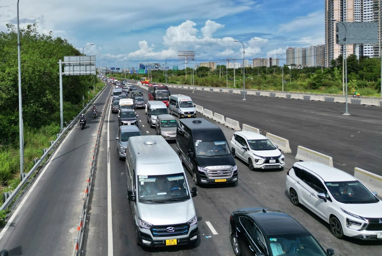 N&uacute;t giao An Ph&uacute; kết nối s&acirc;n bay Long Th&agrave;nh chậm 12 th&aacute;ng, y&ecirc;u cầu xử l&yacute; nh&agrave; thầu yếu k&eacute;m- Ảnh 2.