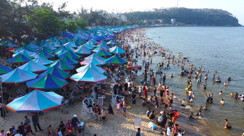 Hải Phòng đón gần 800.000 lượt khách trong dịp nghỉ lễ 30/4 - 1/5- Ảnh 1. Hải Phòng đón gần 800.000 lượt khách trong dịp nghỉ lễ 30/4 - 1/5- Ảnh 1.