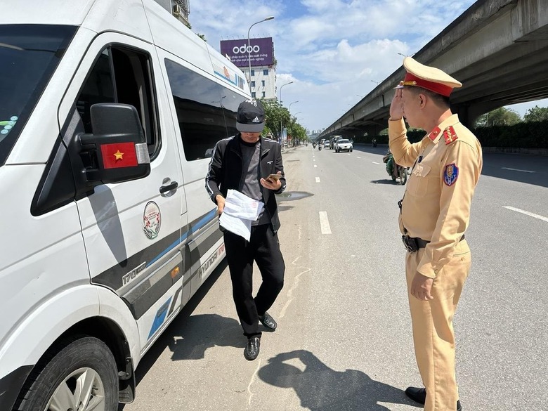 CSGT l&yacute; giải tai nạn giao th&ocirc;ng giảm nhiều trong dịp nghỉ lễ 30/4 - 1/5- Ảnh 3.