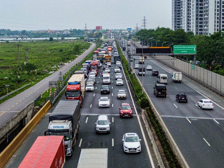 CSGT l&yacute; giải tai nạn giao th&ocirc;ng giảm nhiều trong dịp nghỉ lễ 30/4 - 1/5- Ảnh 1.