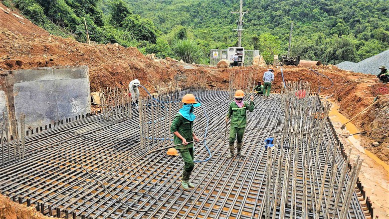 Thi c&ocirc;ng xuy&ecirc;n rừng, xuy&ecirc;n lễ tr&ecirc;n cao tốc Kh&aacute;nh H&ograve;a - Bu&ocirc;n Ma Thuột- Ảnh 3.