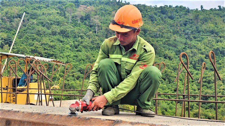Thi c&ocirc;ng xuy&ecirc;n rừng, xuy&ecirc;n lễ tr&ecirc;n cao tốc Kh&aacute;nh H&ograve;a - Bu&ocirc;n Ma Thuột- Ảnh 2.