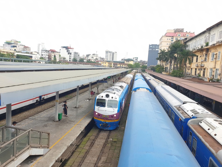 Gần 10 ngh&igrave;n kh&aacute;ch qua ga H&agrave; Nội trong ng&agrave;y cuối nghỉ lễ 30/4- Ảnh 2.