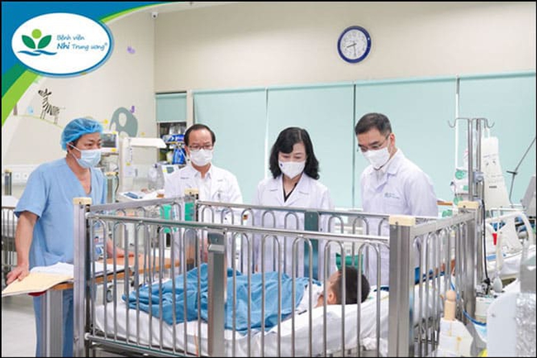 B&eacute; trai bị chậm cấp cứu do chưa nộp đủ tiền viện ph&iacute; sức khỏe hiện ra sao?- Ảnh 1.