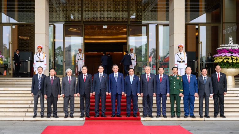 Lãnh đạo Đảng, Nhà nước và đại biểu Quốc hội vào Lăng viếng Chủ tịch Hồ Chí Minh- Ảnh 8. Lãnh đạo Đảng, Nhà nước và đại biểu Quốc hội vào Lăng viếng Chủ tịch Hồ Chí Minh- Ảnh 8.