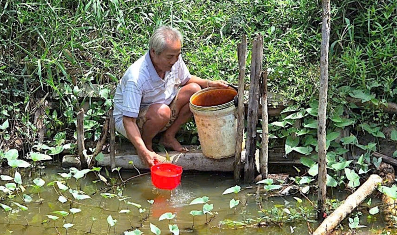 Cà Mau: Nghịch cảnh người dân gần hồ lớn vẫn thiếu nước sạch- Ảnh 1. Cà Mau: Nghịch cảnh người dân gần hồ lớn vẫn thiếu nước sạch- Ảnh 1.