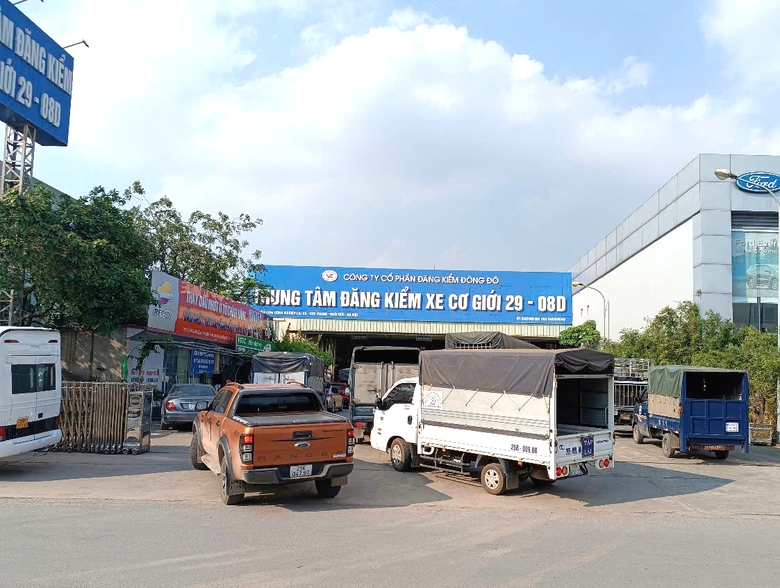 Xe đông kỷ lục, trung tâm đăng kiểm tất bật ngày đầu làm việc sau nghỉ lễ 30/4- Ảnh 1. Xe đông kỷ lục, trung tâm đăng kiểm tất bật ngày đầu làm việc sau nghỉ lễ 30/4- Ảnh 1.