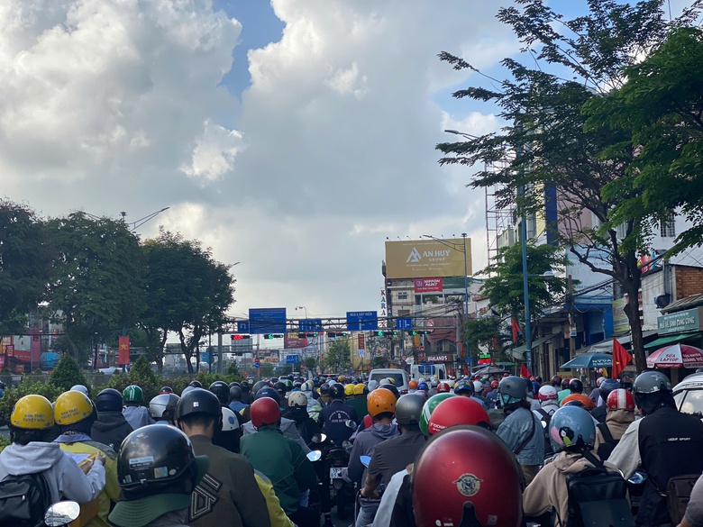 TP.HCM: Phương tiện dừng từ 30 phút, vận tốc 5km/h mới tính là kẹt xe- Ảnh 2. TP.HCM: Phương tiện dừng từ 30 phút, vận tốc 5km/h mới tính là kẹt xe- Ảnh 2.