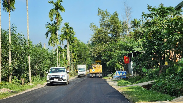 Quảng Ng&atilde;i tăng tốc bảo tr&igrave; tuyến quốc lộ huyết mạch- Ảnh 4.