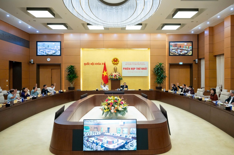 Từ ng&agrave;y mai, người d&acirc;n c&oacute; thể g&oacute;p &yacute; v&agrave;o dự thảo sửa đổi Hiến ph&aacute;p- Ảnh 2.