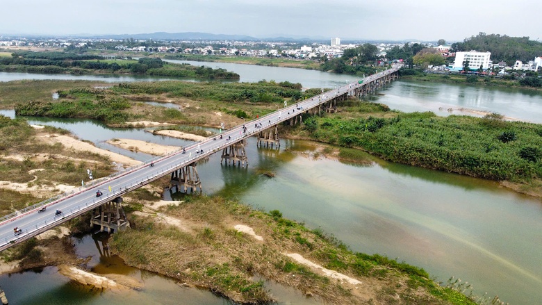 Quảng Ng&atilde;i hỗ trợ gần 600 tỷ đồng cho 11 c&ocirc;ng tr&igrave;nh, dự &aacute;n- Ảnh 1.