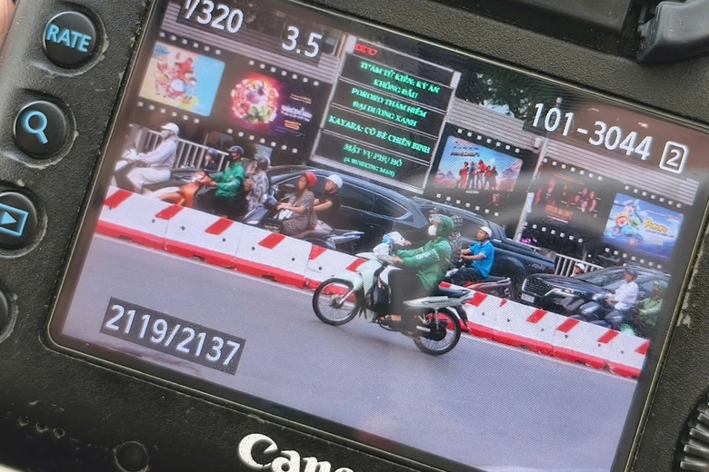 H&agrave;ng loạt xe m&aacute;y đi ngược chiều, leo vỉa h&egrave; bị CSGT ghi h&igrave;nh phạt nguội- Ảnh 6.