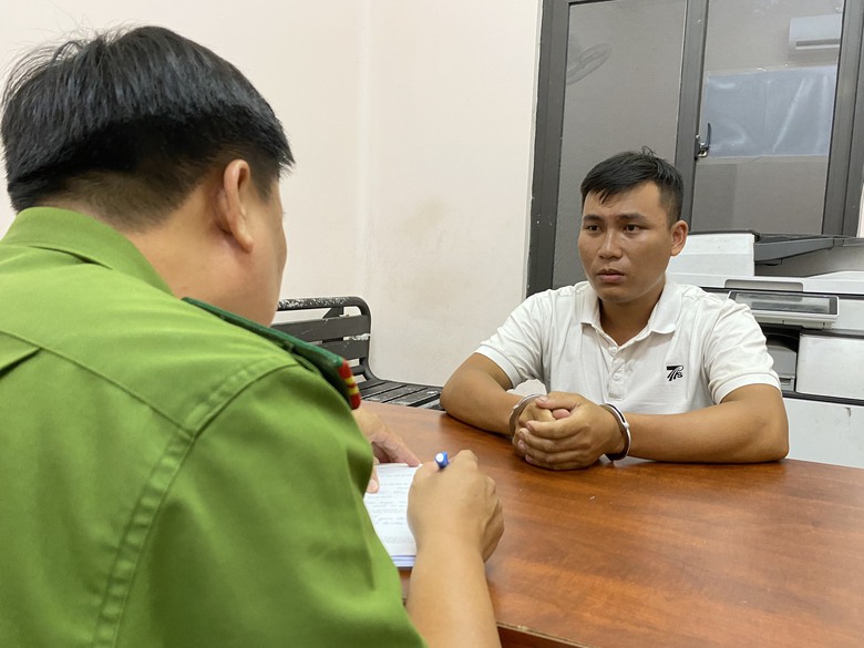 Hai anh em ruột x&ocirc;ng v&agrave;o cướp tiệm v&agrave;ng ở H&oacute;c M&ocirc;n khai g&igrave; tại cơ quan điều tra?- Ảnh 3.