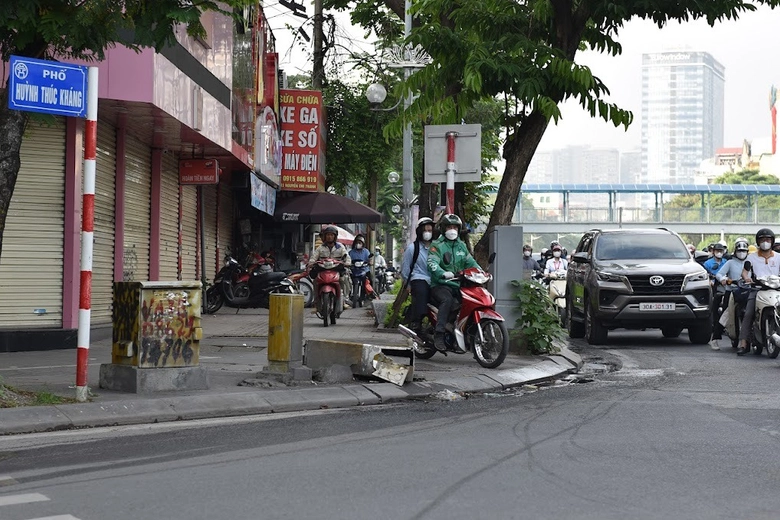H&agrave;ng loạt xe m&aacute;y đi ngược chiều, leo vỉa h&egrave; bị CSGT ghi h&igrave;nh phạt nguội- Ảnh 9.