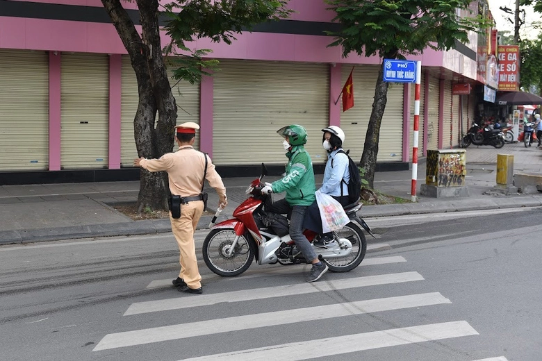 H&agrave;ng loạt xe m&aacute;y đi ngược chiều, leo vỉa h&egrave; bị CSGT ghi h&igrave;nh phạt nguội- Ảnh 10.
