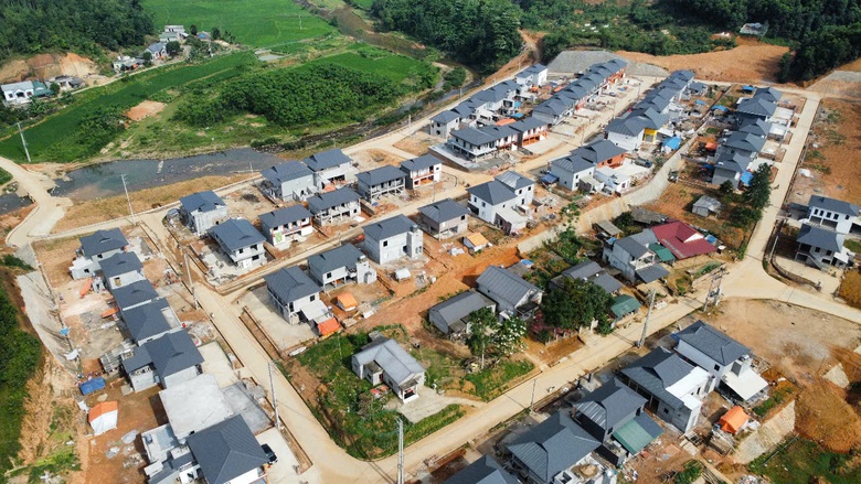 Phú Thọ: Bất ngờ với khu tái định cư đẹp như nhà ở liền kề giữa vùng đồi núi- Ảnh 3. Phú Thọ: Bất ngờ với khu tái định cư đẹp như nhà ở liền kề giữa vùng đồi núi- Ảnh 3.