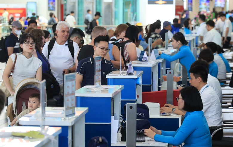 Vietnam Airlines mở b&aacute;n gần 9 triệu v&eacute; dịp cao điểm h&egrave;- Ảnh 1.