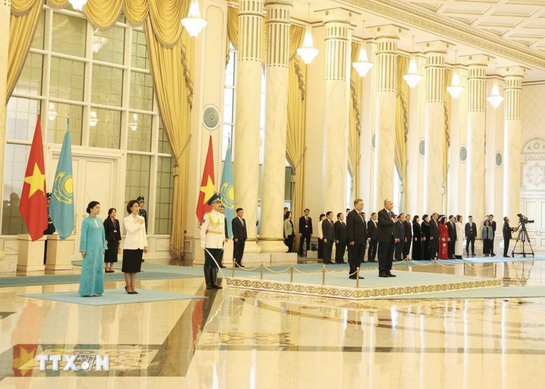 Kazakhstan tổ chức lễ đ&oacute;n trọng thể Tổng B&iacute; thư T&ocirc; L&acirc;m v&agrave; Phu nh&acirc;n- Ảnh 3.