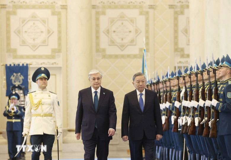Kazakhstan tổ chức lễ đ&oacute;n trọng thể Tổng B&iacute; thư T&ocirc; L&acirc;m v&agrave; Phu nh&acirc;n- Ảnh 7.