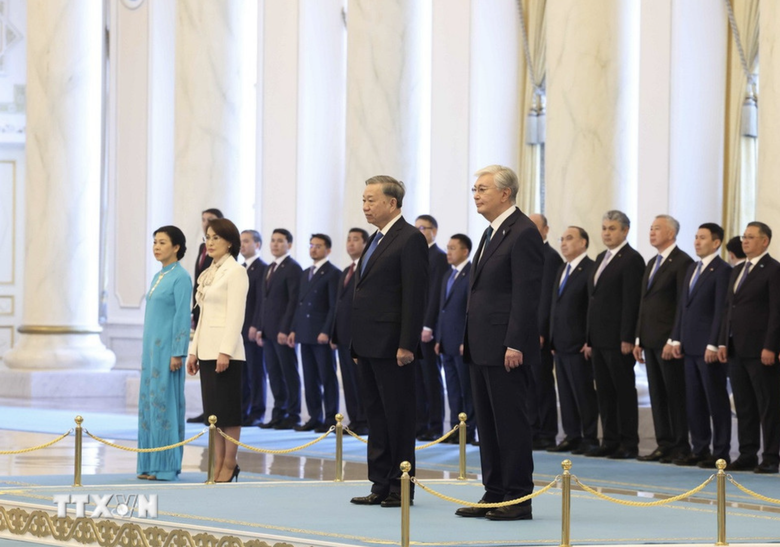 Kazakhstan tổ chức lễ đ&oacute;n trọng thể Tổng B&iacute; thư T&ocirc; L&acirc;m v&agrave; Phu nh&acirc;n- Ảnh 5.