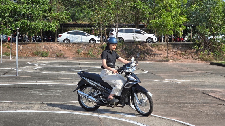 Đà Nẵng tổ chức thi sát hạch cấp giấy phép lái xe- Ảnh 3. Đà Nẵng tổ chức thi sát hạch cấp giấy phép lái xe- Ảnh 3.