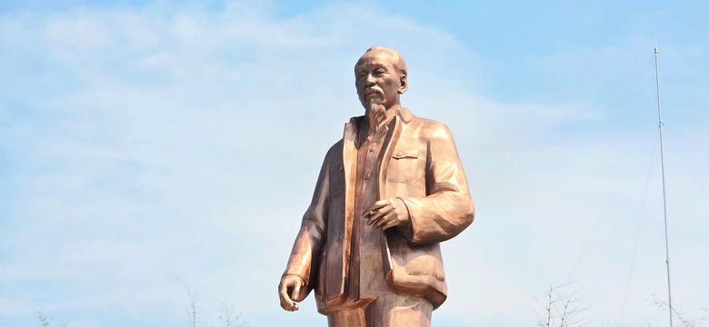 Kh&aacute;nh th&agrave;nh tượng đ&agrave;i &ldquo;B&aacute;c Hồ về thăm qu&ecirc;&rdquo; v&agrave;o dịp Lễ hội L&agrave;ng Sen- Ảnh 4.