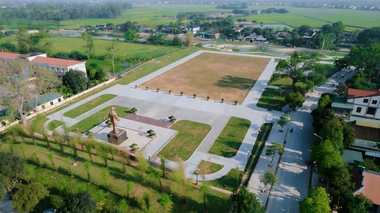 Kh&aacute;nh th&agrave;nh tượng đ&agrave;i &ldquo;B&aacute;c Hồ về thăm qu&ecirc;&rdquo; v&agrave;o dịp Lễ hội L&agrave;ng Sen- Ảnh 5.