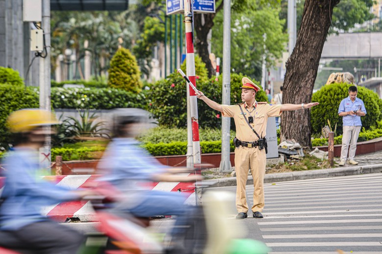 H&agrave;ng loạt xe m&aacute;y đi ngược chiều, leo vỉa h&egrave; bị CSGT ghi h&igrave;nh phạt nguội- Ảnh 13.