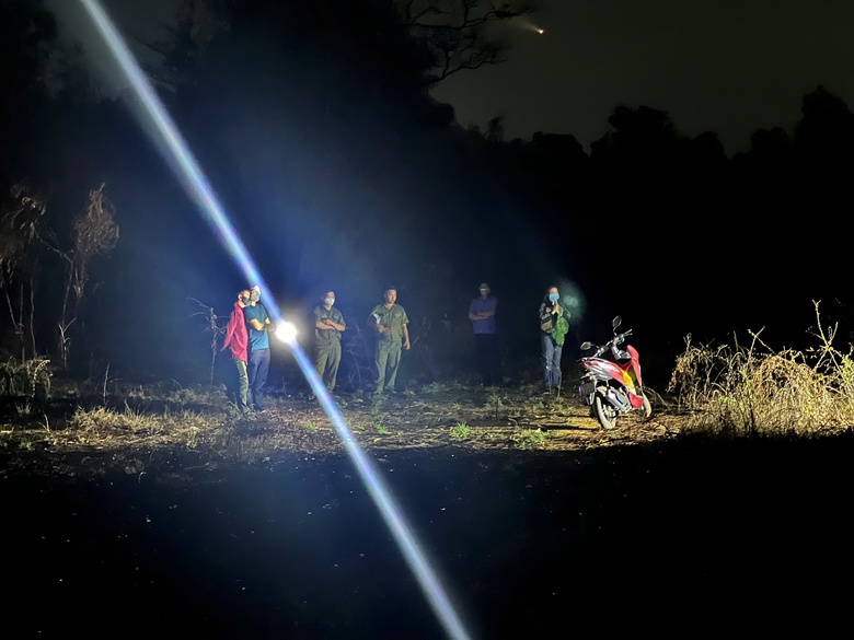 Người đ&agrave;n &ocirc;ng tử vong trong tư thế quỳ gối giữa rừng ở B&igrave;nh Dương- Ảnh 1.