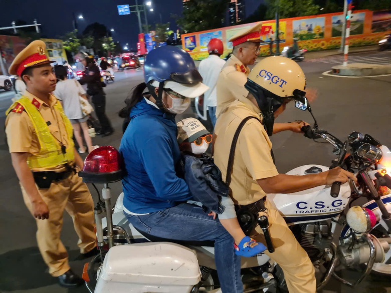 TP.HCM: Xử l&yacute; 3.600 vi phạm, gần 1.000 người "d&iacute;nh" phạt nồng độ cồn 5 ng&agrave;y nghỉ lễ- Ảnh 3.