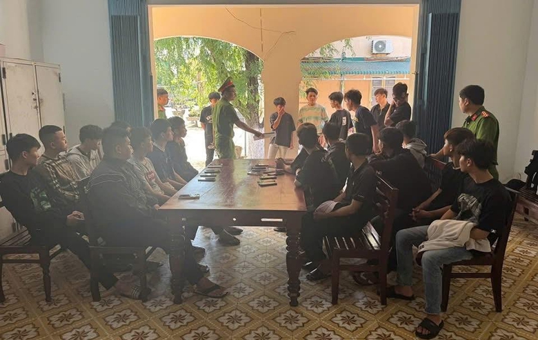 Khởi tố 31 đối tượng d&agrave;n trận tr&ecirc;n quốc lộ 1 ở Quảng Ng&atilde;i đ&aacute;nh nhau trong đ&ecirc;m- Ảnh 1.