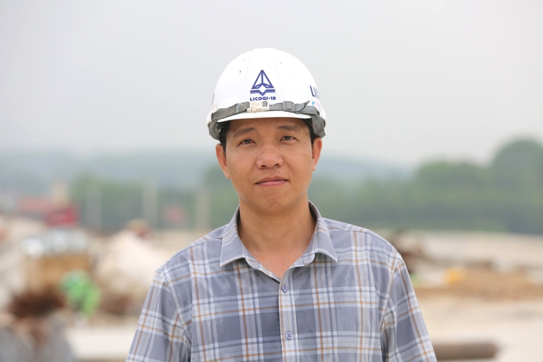 R&aacute;m nắng, ch&aacute;y da vẫn miệt m&agrave;i thi c&ocirc;ng cầu vượt s&ocirc;ng M&atilde;- Ảnh 8.