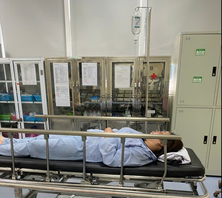 Hà Nội: Xác minh thông tin tài xế xe bán tải vụt dùi cui vào đầu nữ tài xế xe máy- Ảnh 2. Hà Nội: Xác minh thông tin tài xế xe bán tải vụt dùi cui vào đầu nữ tài xế xe máy- Ảnh 2.