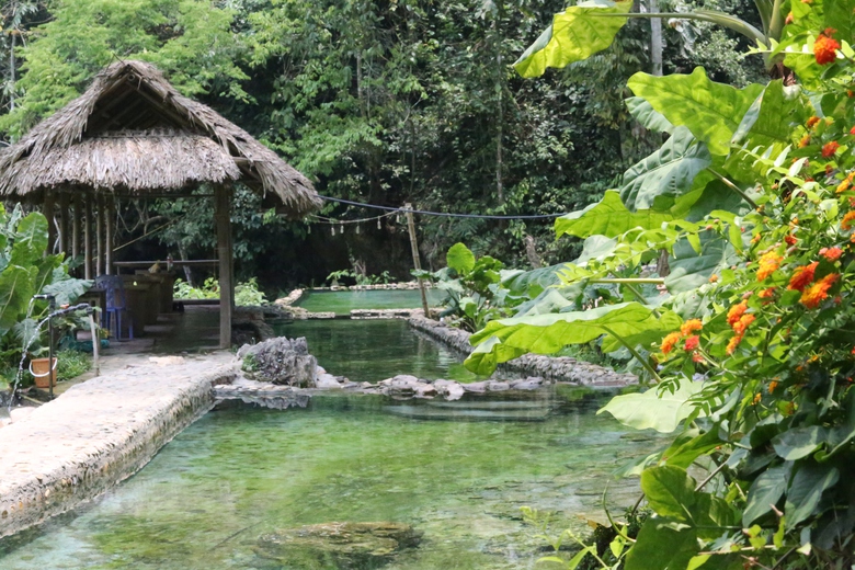 Cảnh hoang sơ tại suối nước n&oacute;ng h&uacute;t kh&aacute;ch du lịch ở Sơn La- Ảnh 1.