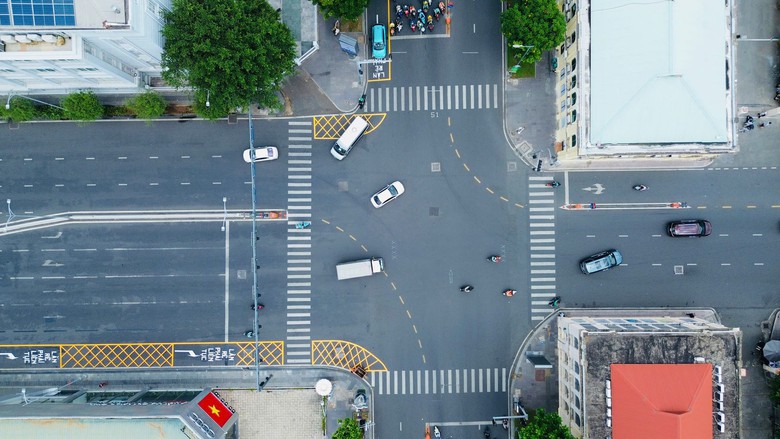 TP.HCM kẻ th&ecirc;m vạch mắt v&otilde;ng ở giao lộ L&ecirc; Duẩn - T&ocirc;n Đức Thắng- Ảnh 7.