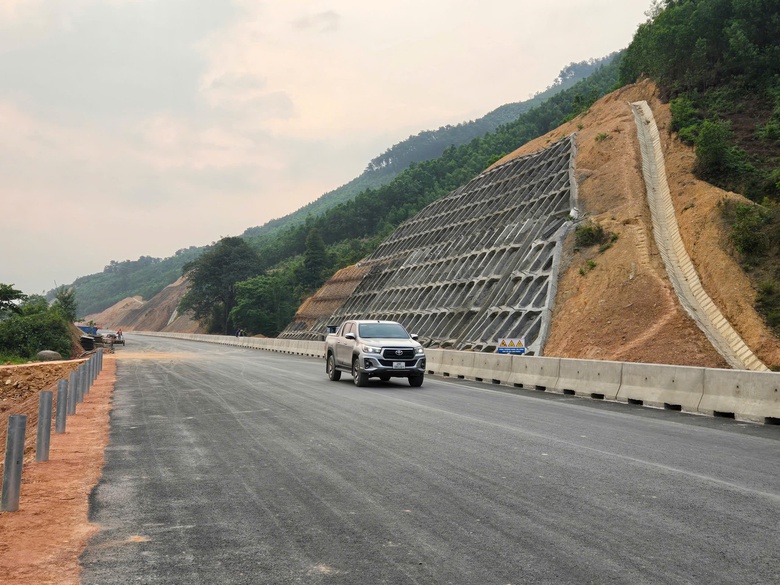 Tuyến đường 4.200 tỷ đồng tại Thái Nguyên tăng tốc về đích sau hơn 3 năm thi công- Ảnh 10. Tuyến đường 4.200 tỷ đồng tại Thái Nguyên tăng tốc về đích sau hơn 3 năm thi công- Ảnh 10.