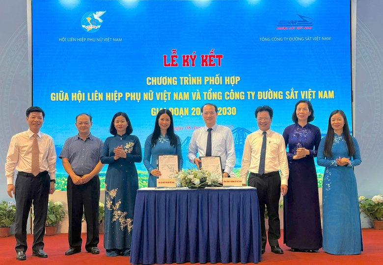 Hội Li&ecirc;n hiệp Phụ nữ phối hợp triển khai phong tr&agrave;o &ldquo;Đường t&agrave;u - Đường hoa&rdquo;- Ảnh 1.