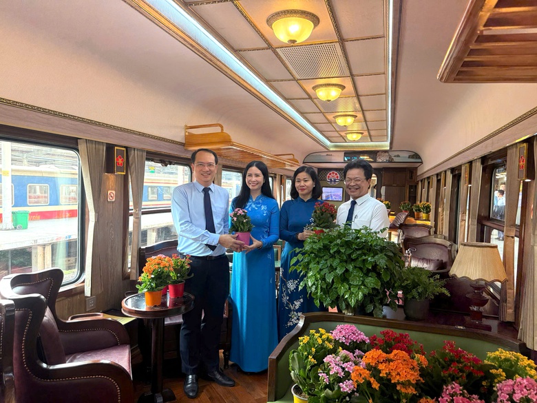 Hội Li&ecirc;n hiệp Phụ nữ phối hợp triển khai phong tr&agrave;o &ldquo;Đường t&agrave;u - Đường hoa&rdquo;- Ảnh 2.