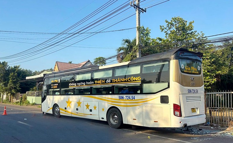 Chiếc ô tô khách tại hiện trường vụ tai nạn - Ảnh: Minh Chính. Chiếc ô tô khách tại hiện trường vụ tai nạn - Ảnh: Minh Chính.