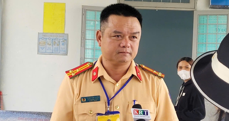 Gần 300 học vi&ecirc;n tham gia kỳ s&aacute;t hạch giấy ph&eacute;p l&aacute;i xe do C&ocirc;ng an Kon Tum tổ chức- Ảnh 2.