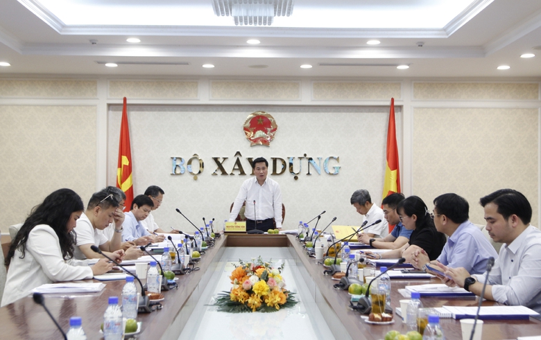 Thứ trưởng Bộ X&acirc;y dựng Nguyễn Tường Văn ph&aacute;t biểu chỉ đạo tại Hội nghị thẩm định.
