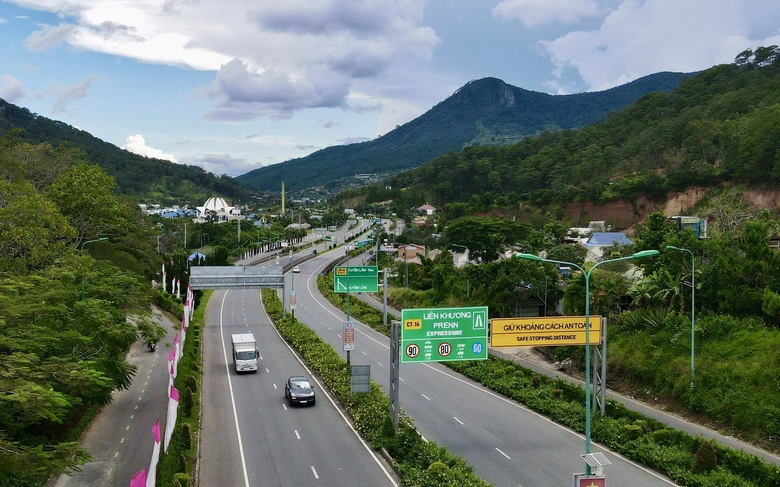 Chủ tịch L&acirc;m Đồng ph&ecirc; duyệt hồ sơ mời thầu cao tốc Bảo Lộc - Li&ecirc;n Khương