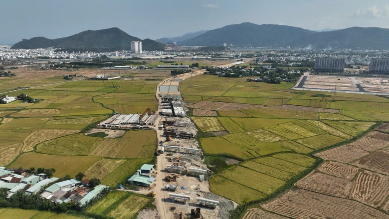 Khai th&aacute;c c&aacute;t nhiễm mặn đầm Thị Nại để giải b&agrave;i to&aacute;n thiếu vật liệu ở B&igrave;nh Định- Ảnh 2.