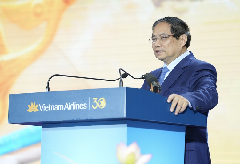 Thủ tướng Phạm Minh Ch&iacute;nh: Vietnam Airlines l&agrave; c&aacute;nh chim đầu đ&agrave;n của ng&agrave;nh h&agrave;ng kh&ocirc;ng Việt- Ảnh 1.